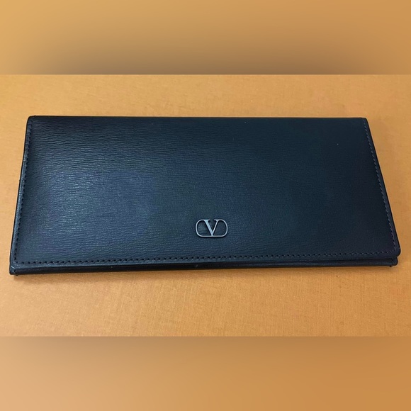 Sold❌Authentic Valentino Garavani Long Leather Wallet🖤UNISEX - Picture 17 of 17